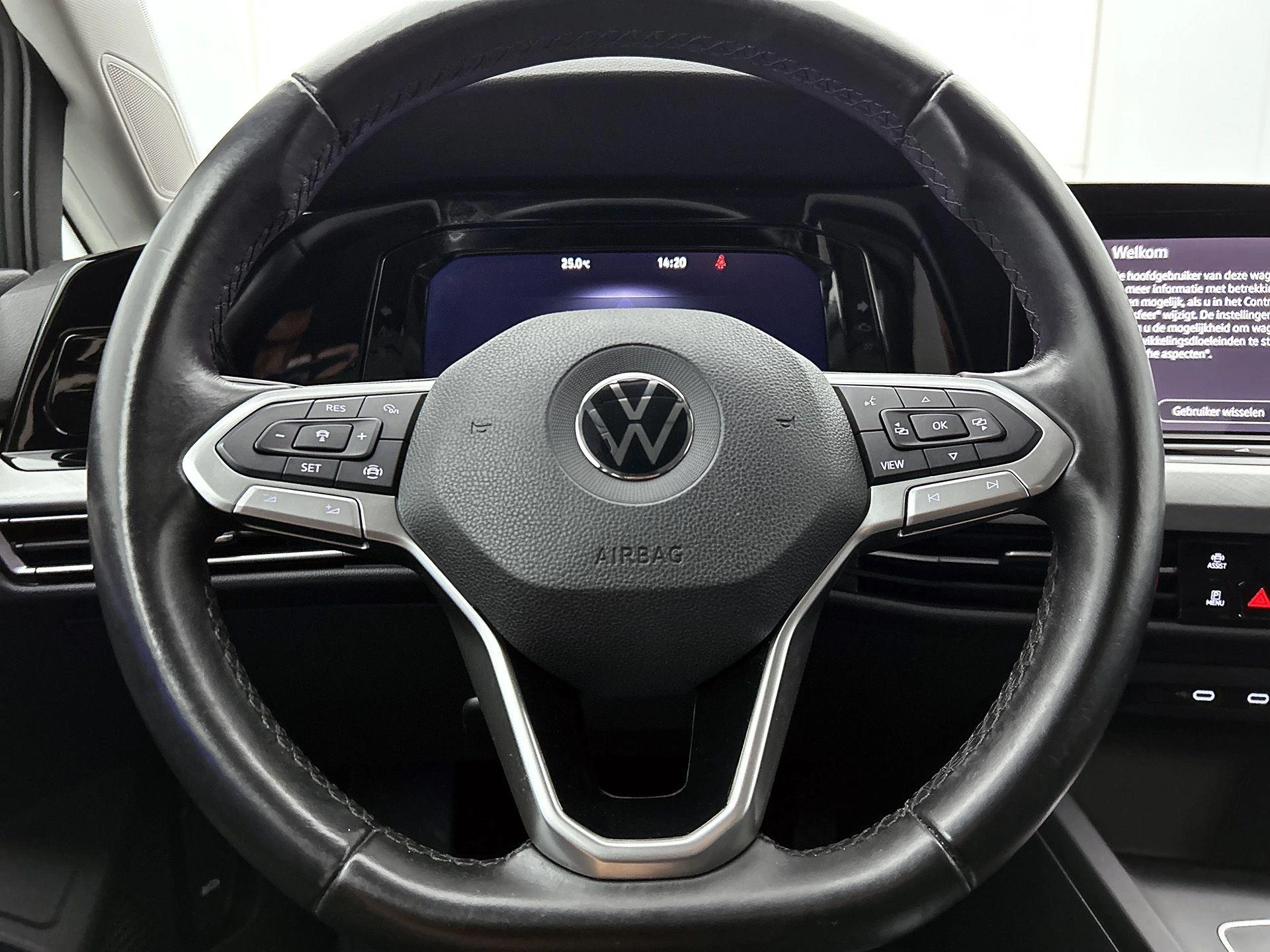 Volkswagen-Golf-image-28