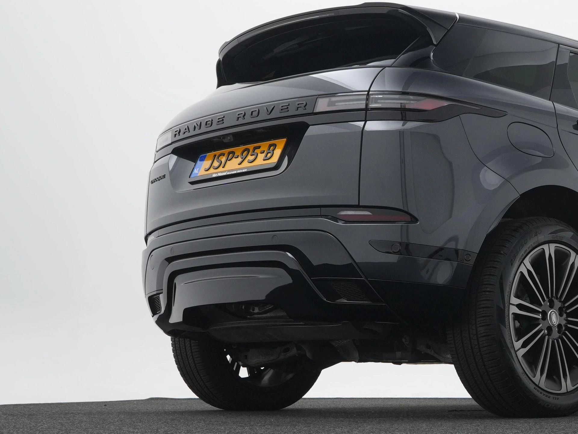 Land Rover-Range Rover Evoque-image-52