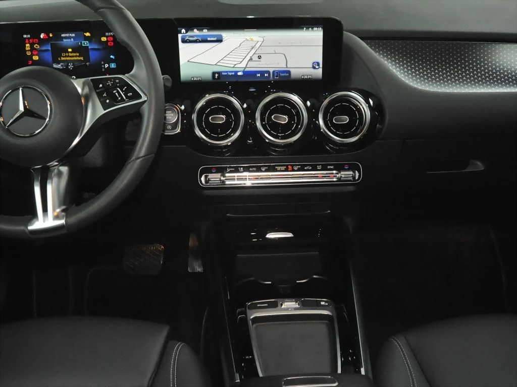 Mercedes-Benz-GLA 200 d-image-8