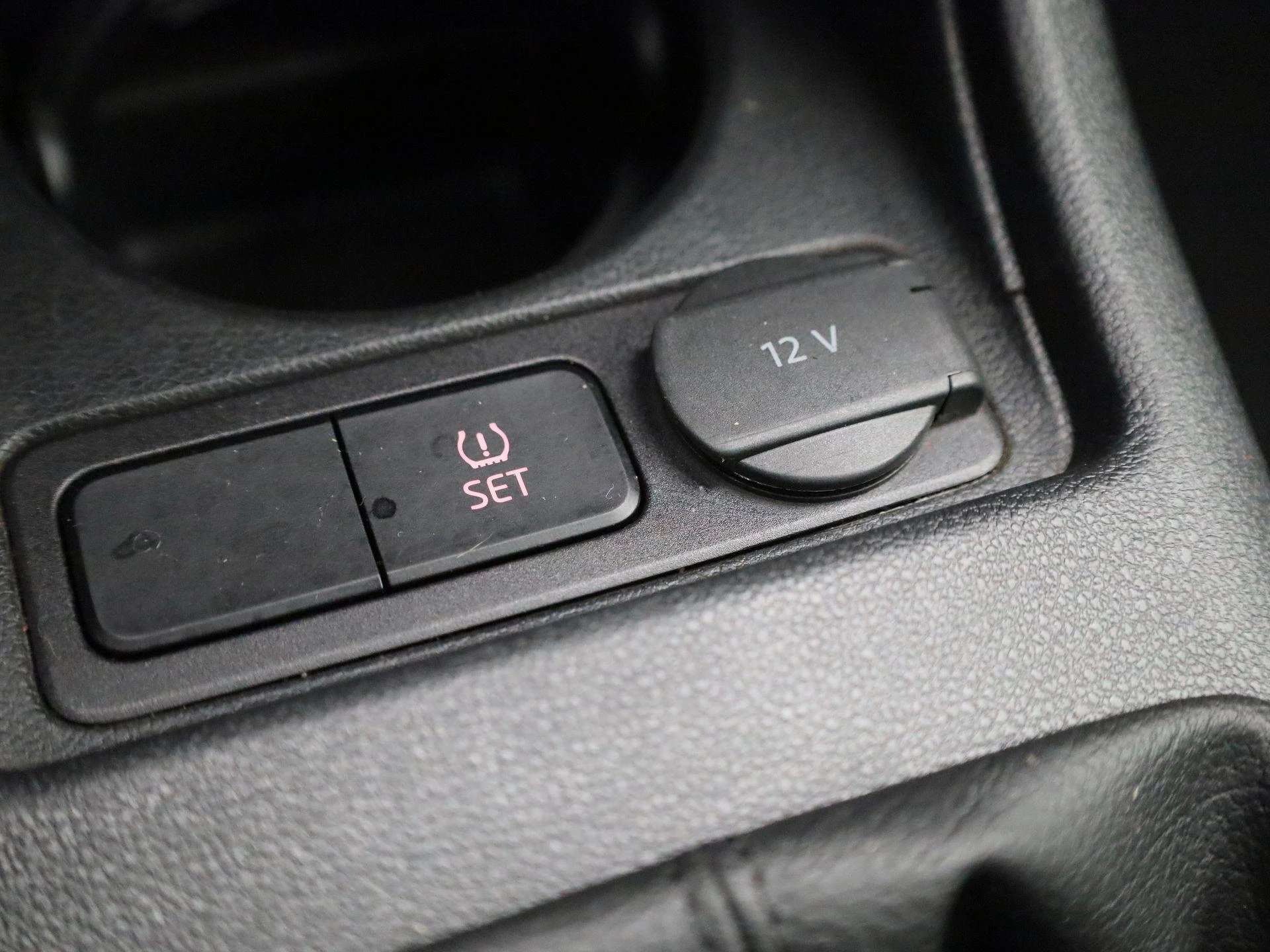Volkswagen-up!-image-16