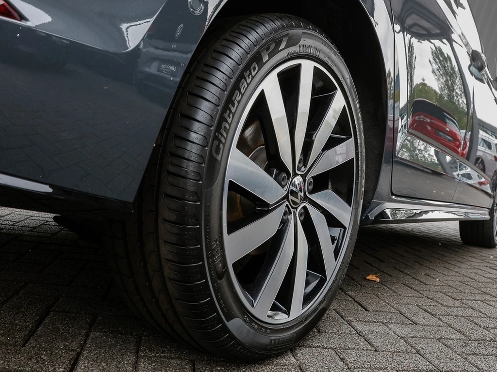 Volkswagen-Touran-image-4