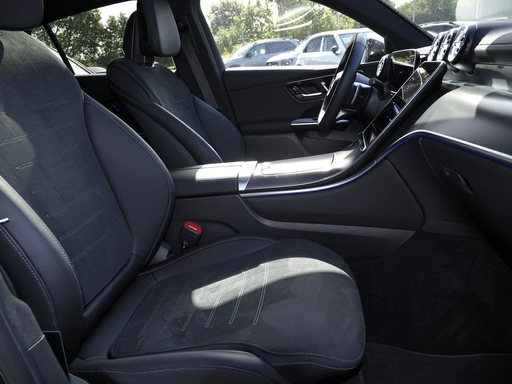 Mercedes-Benz-GLC 220 d-image-11