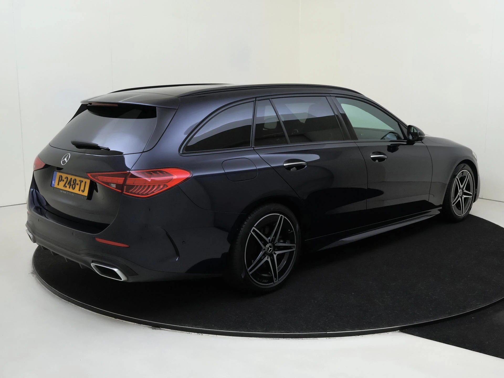 Mercedes-Benz-C-Klasse-image-3