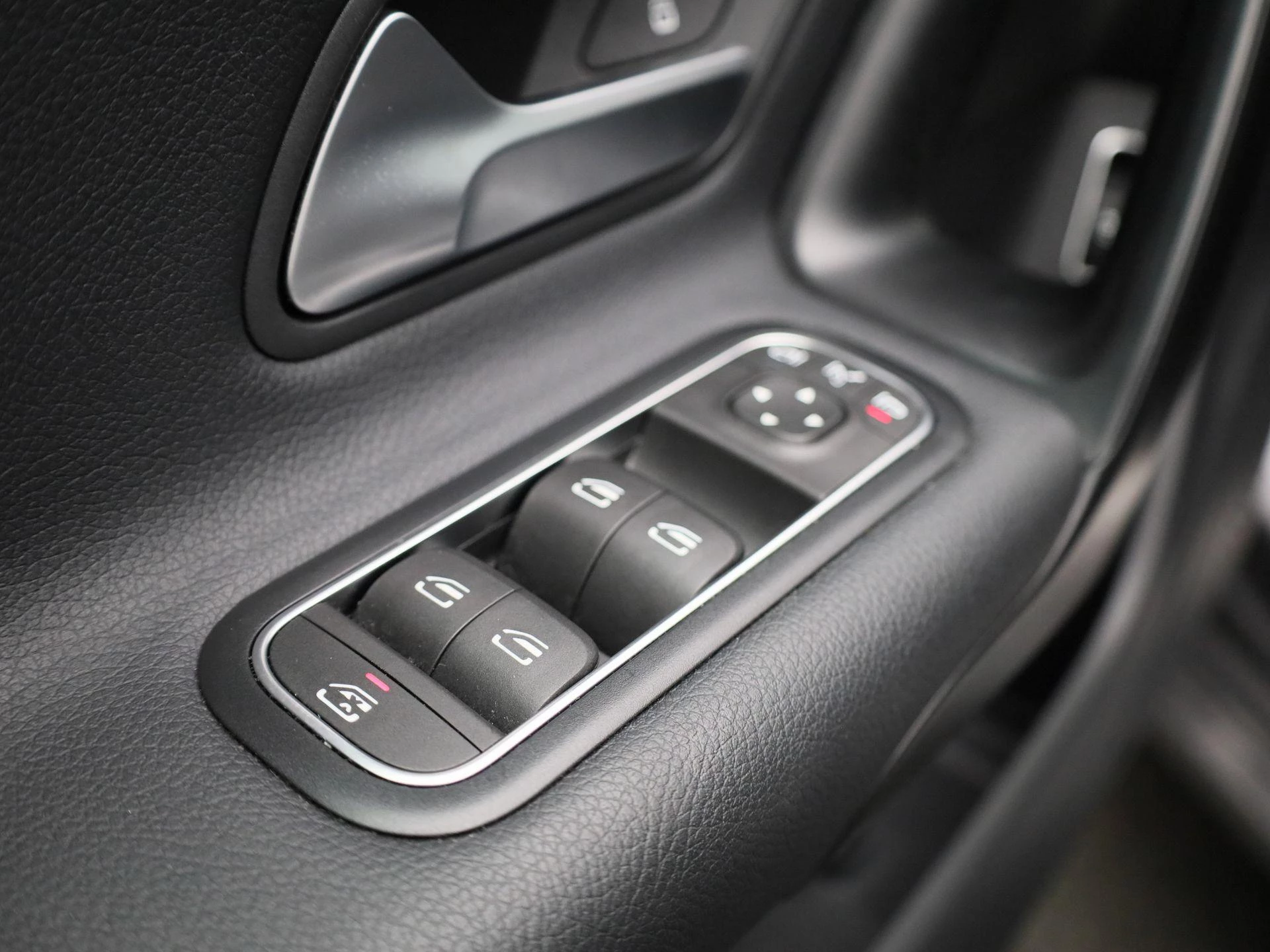 Mercedes-Benz-CLA-image-27