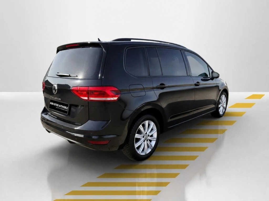 Volkswagen-Touran-image-13