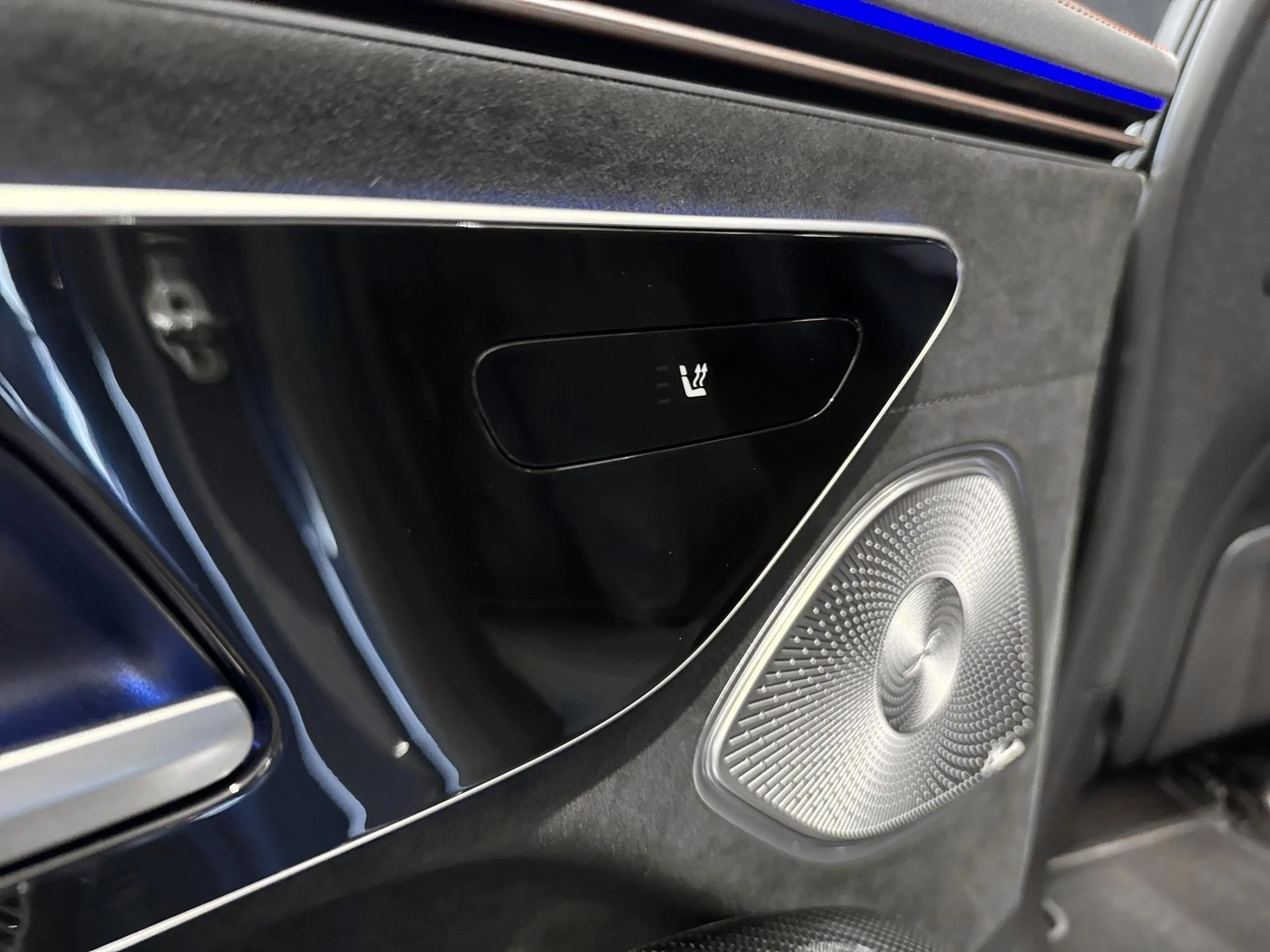 Mercedes-Benz-EQS-image-15
