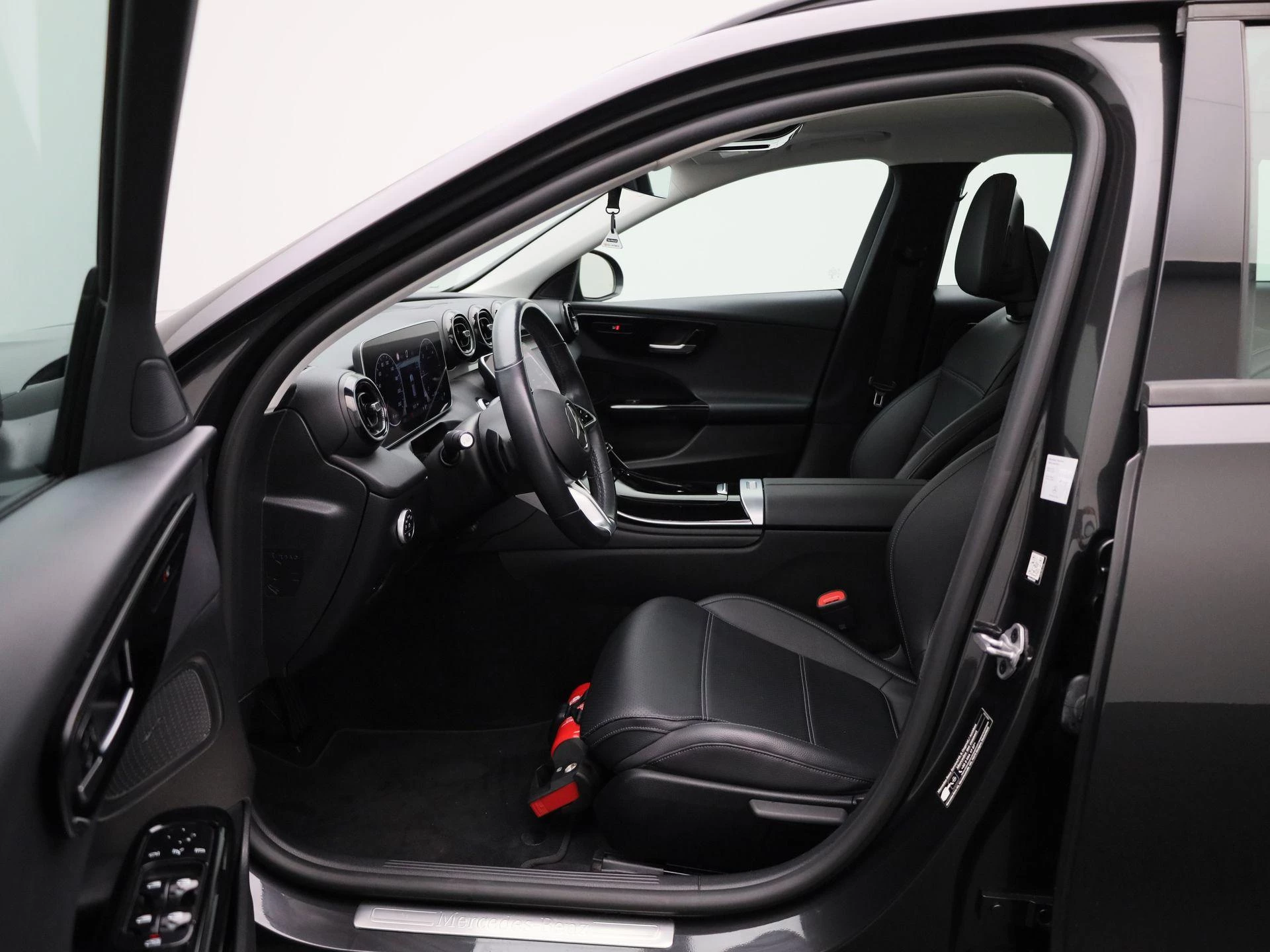 Mercedes-Benz-C-Klasse-image-7