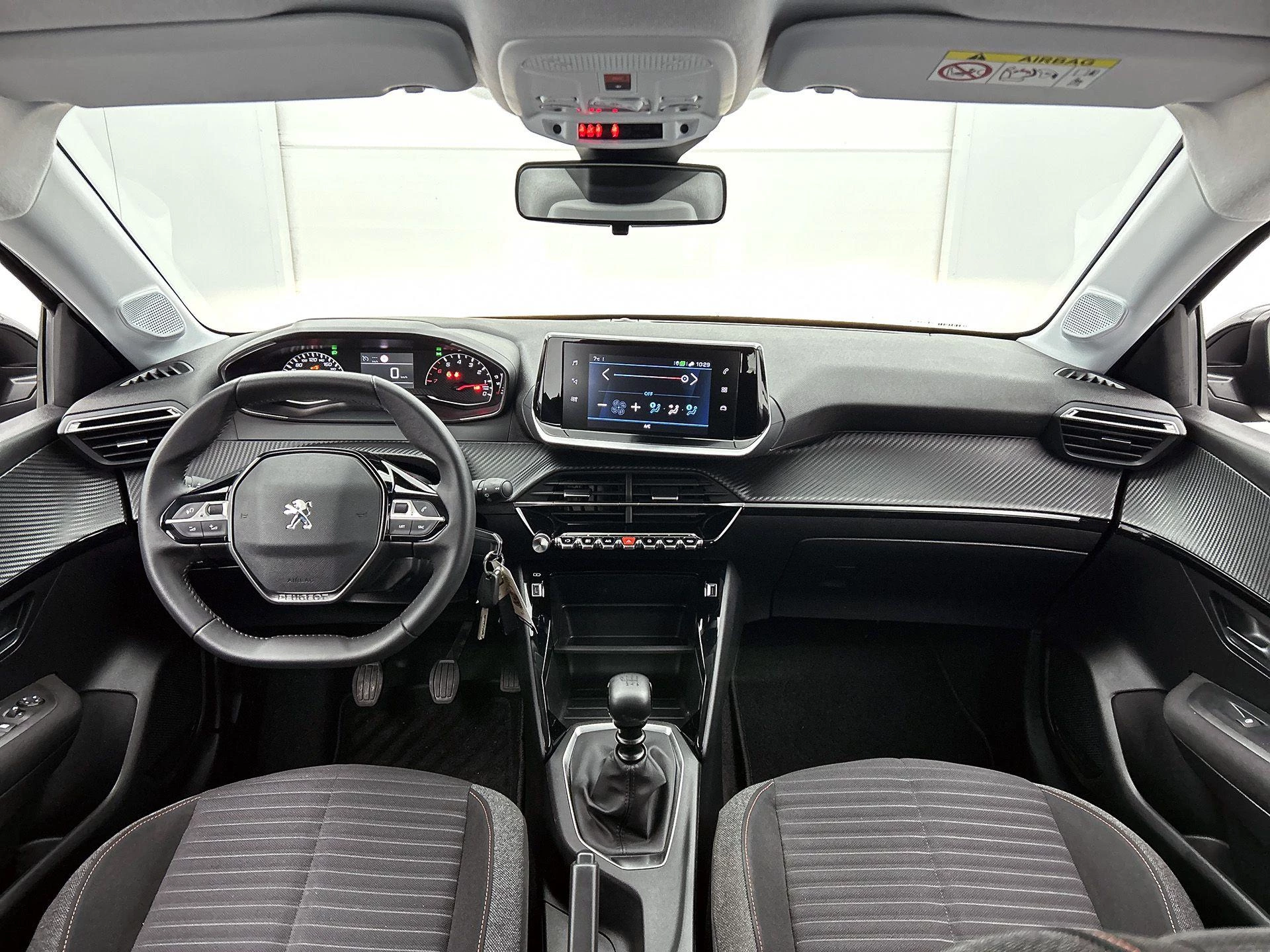 Peugeot-208-image-18