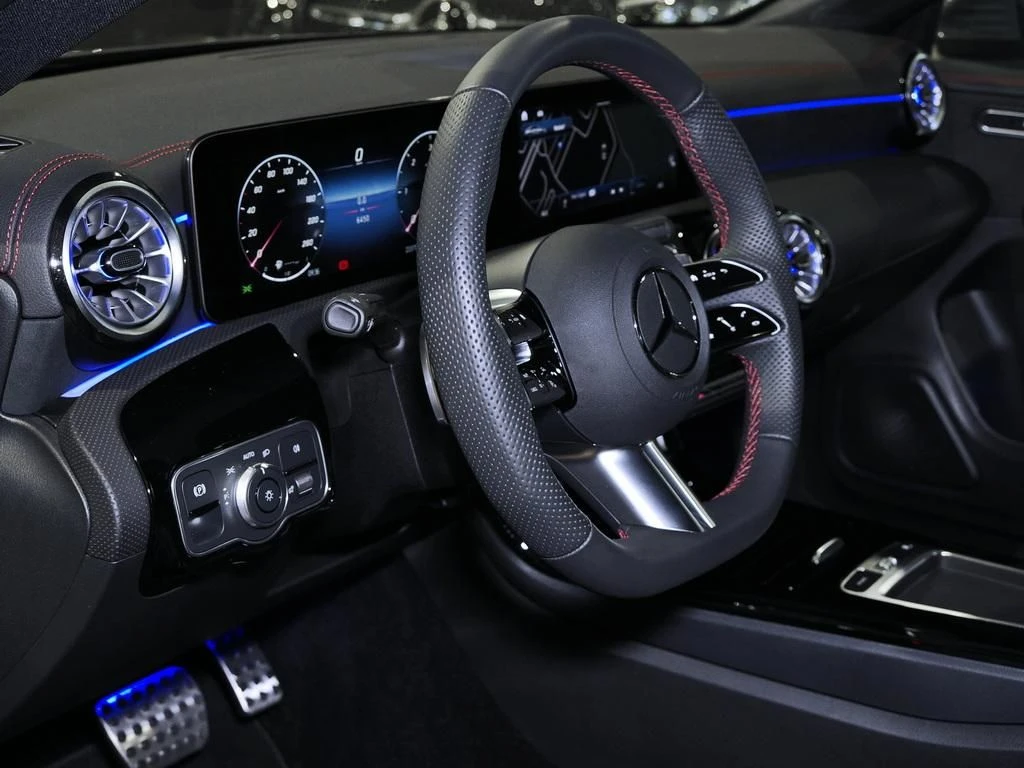 Mercedes-Benz-CLA 200 d-image-9