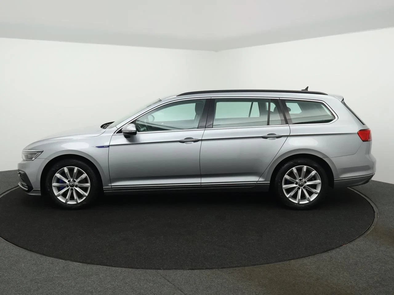 Volkswagen-Passat-image-8