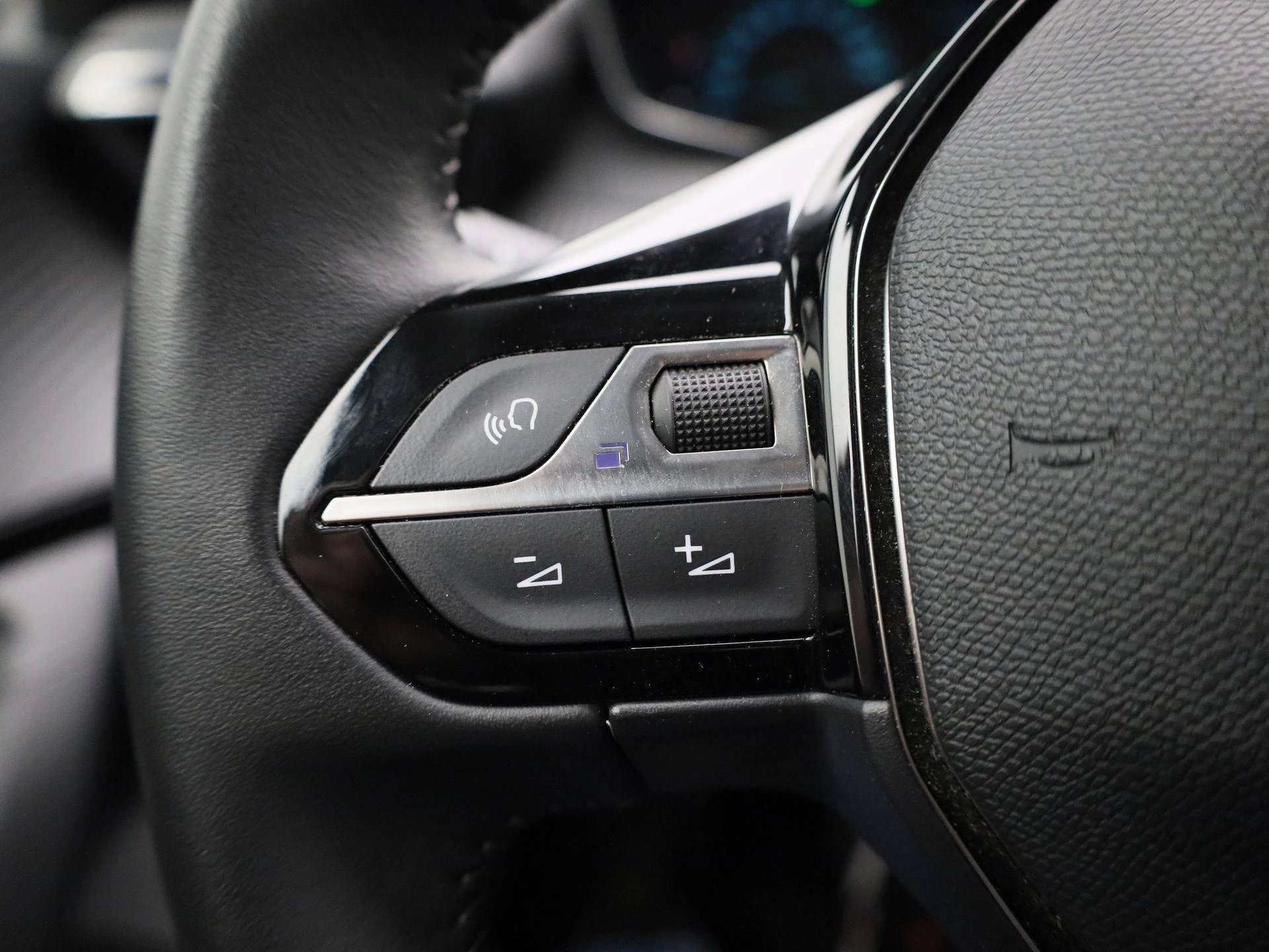 Peugeot e-2008 EV Active 50 kWh