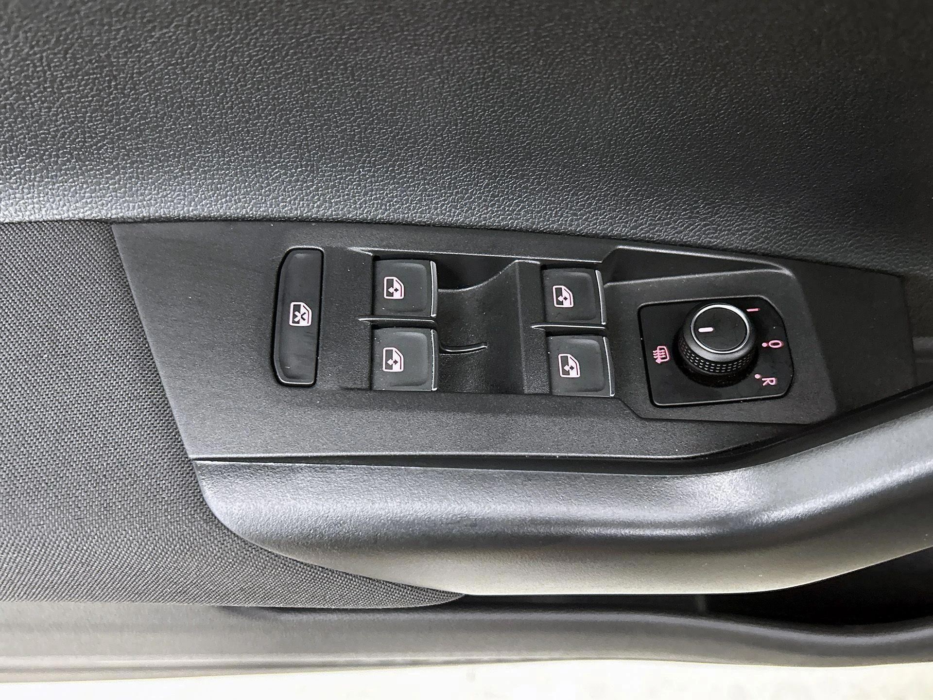 Volkswagen-Polo-image-33