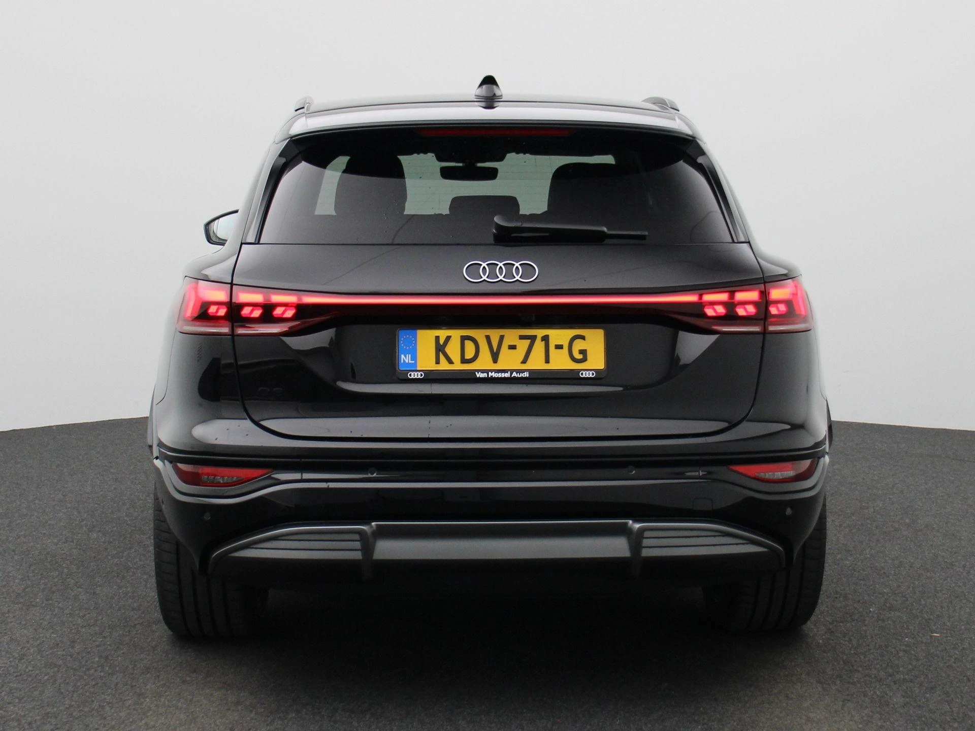 Audi-Q6 e-tron-image-4