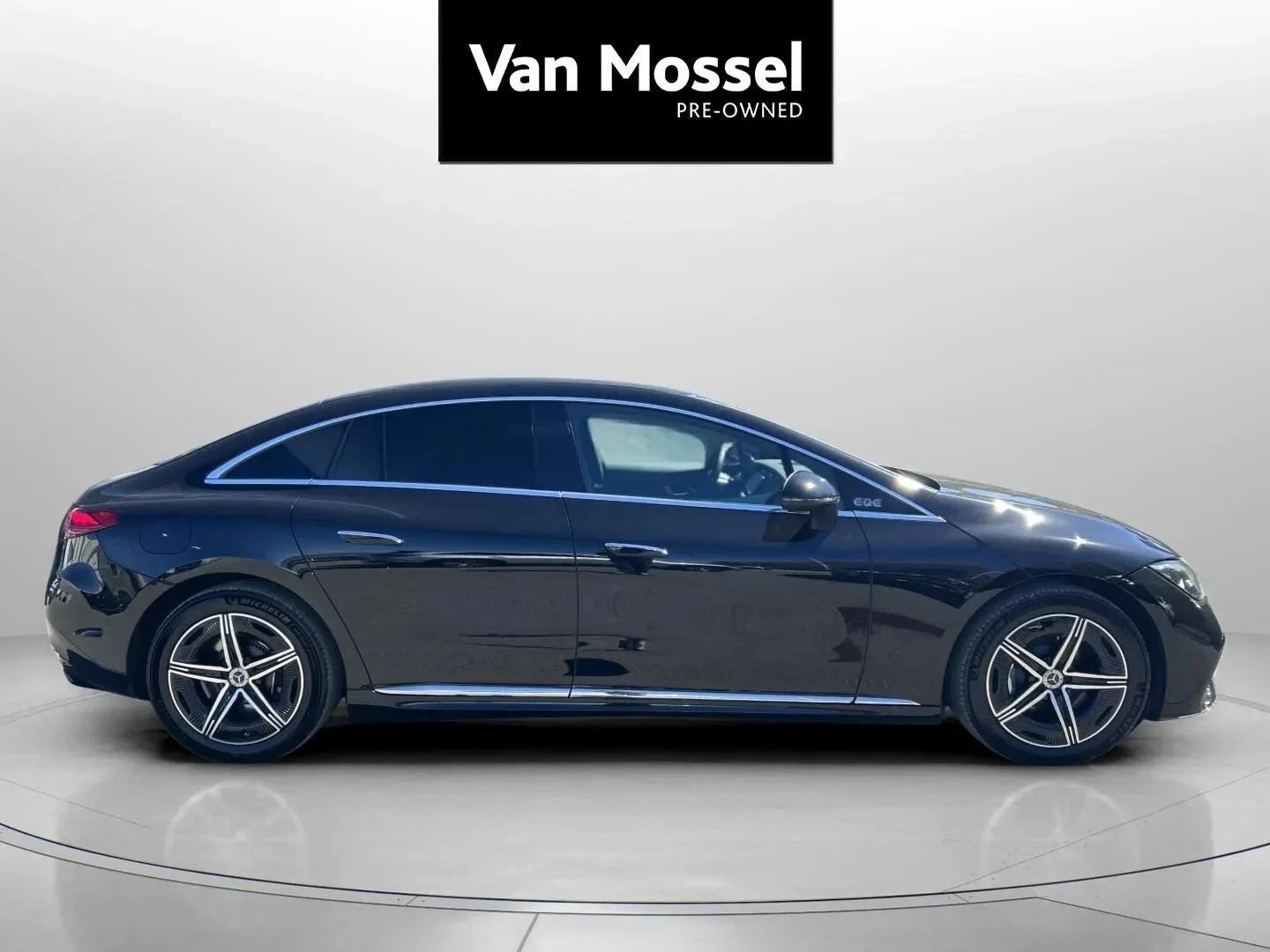 Mercedes-Benz-EQE-image-3