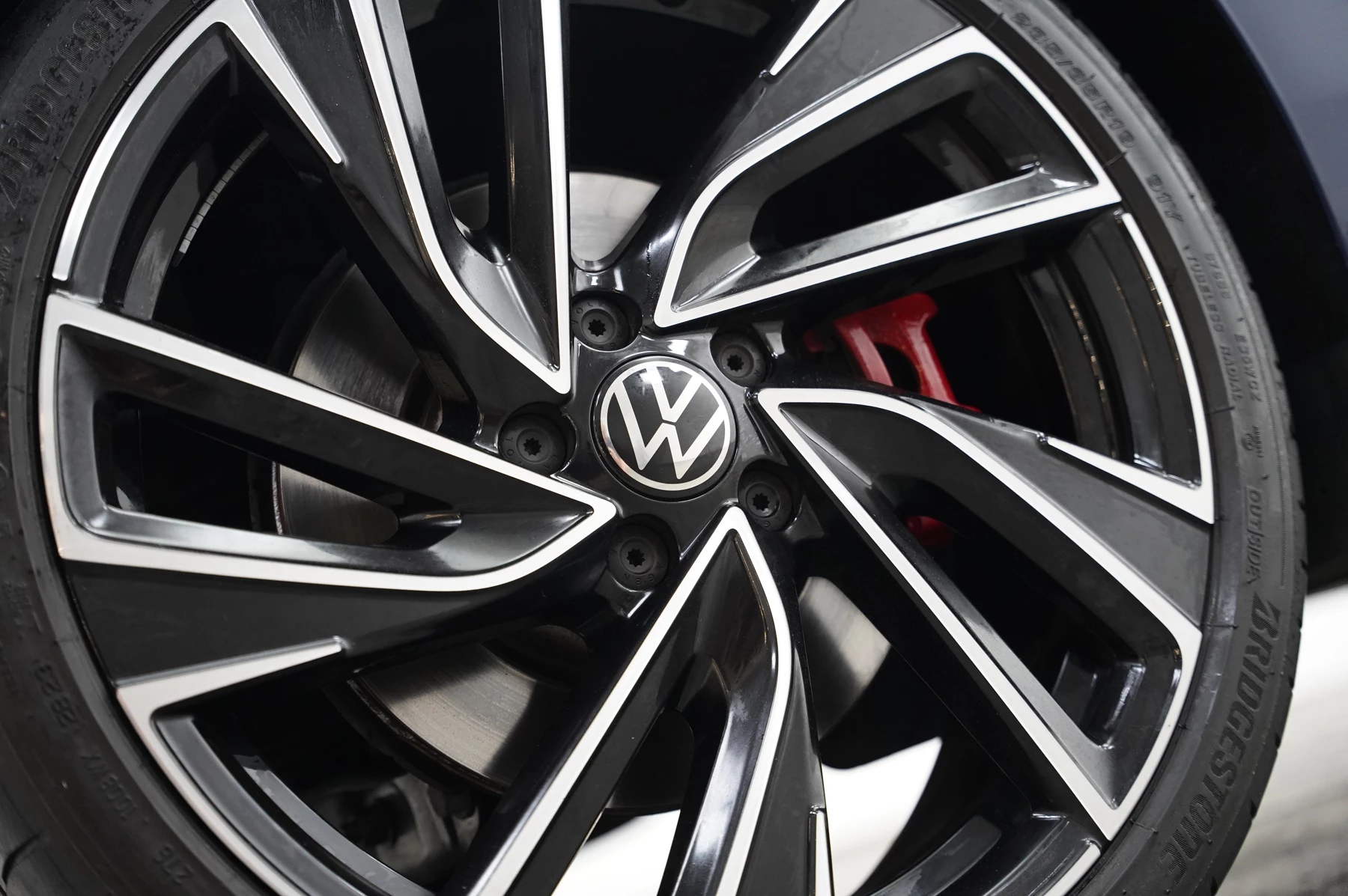 Volkswagen-Golf-image-42
