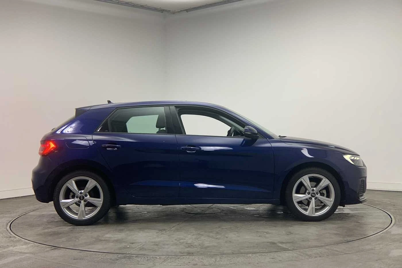 Audi-A1 Sportback-image-3
