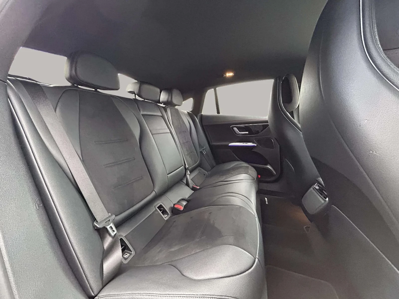 Mercedes-Benz-EQE-image-15