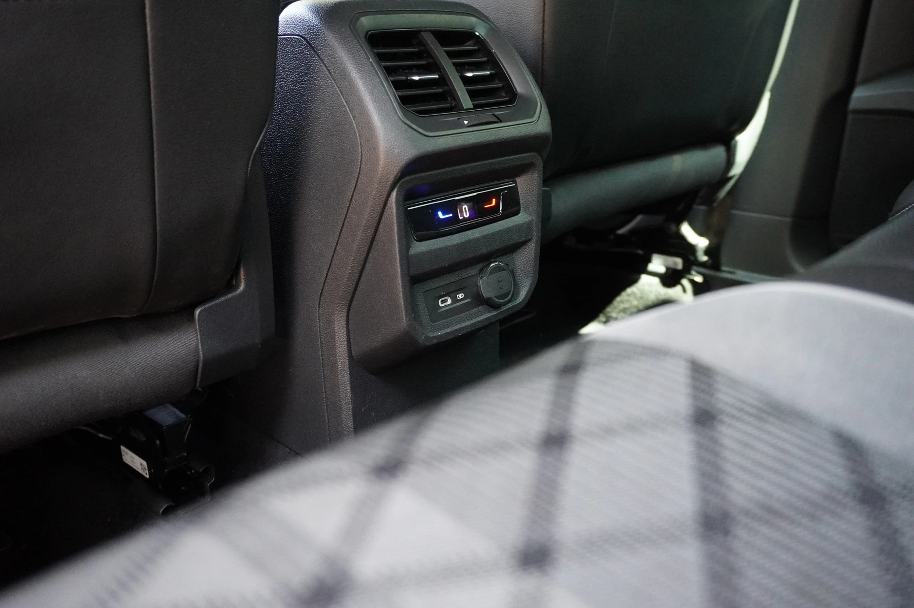 Volkswagen-Tiguan-image-11