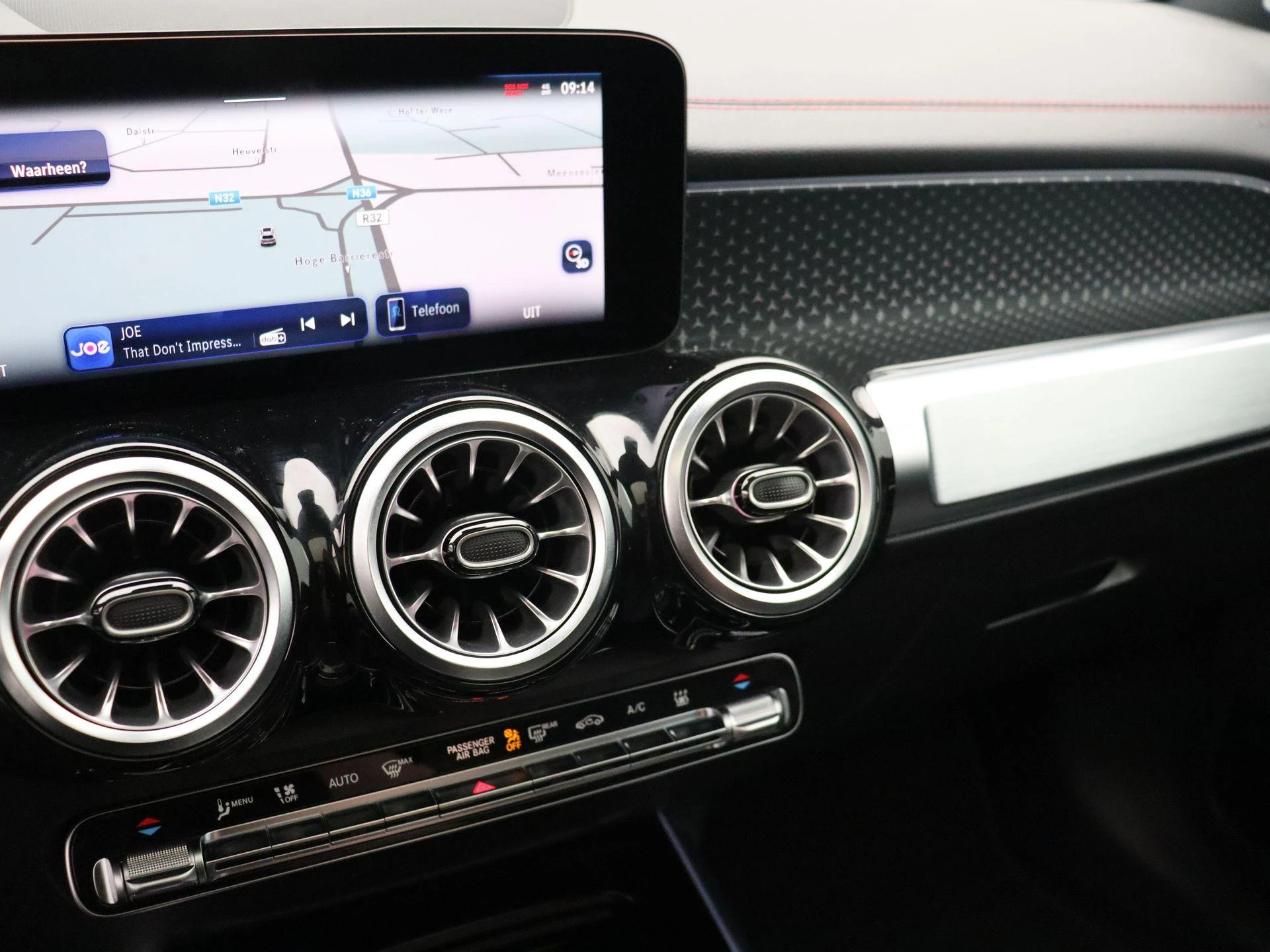 Mercedes-Benz-EQB-image-12