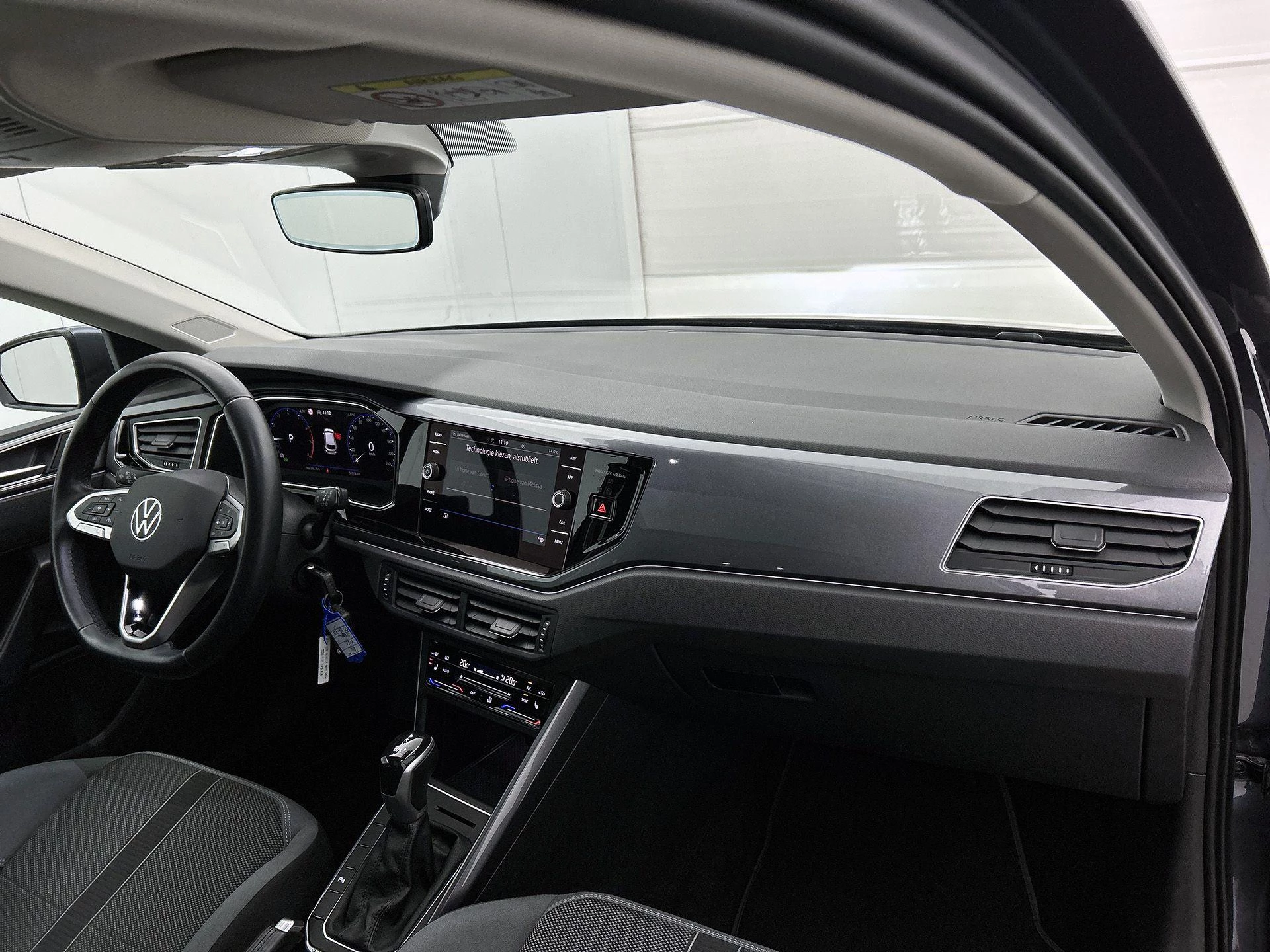 Volkswagen-Polo-image-16