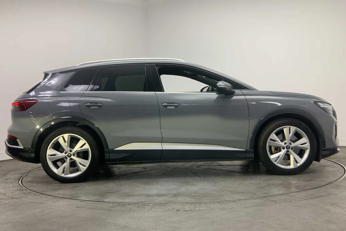 Audi-Q4 e-tron-image-3
