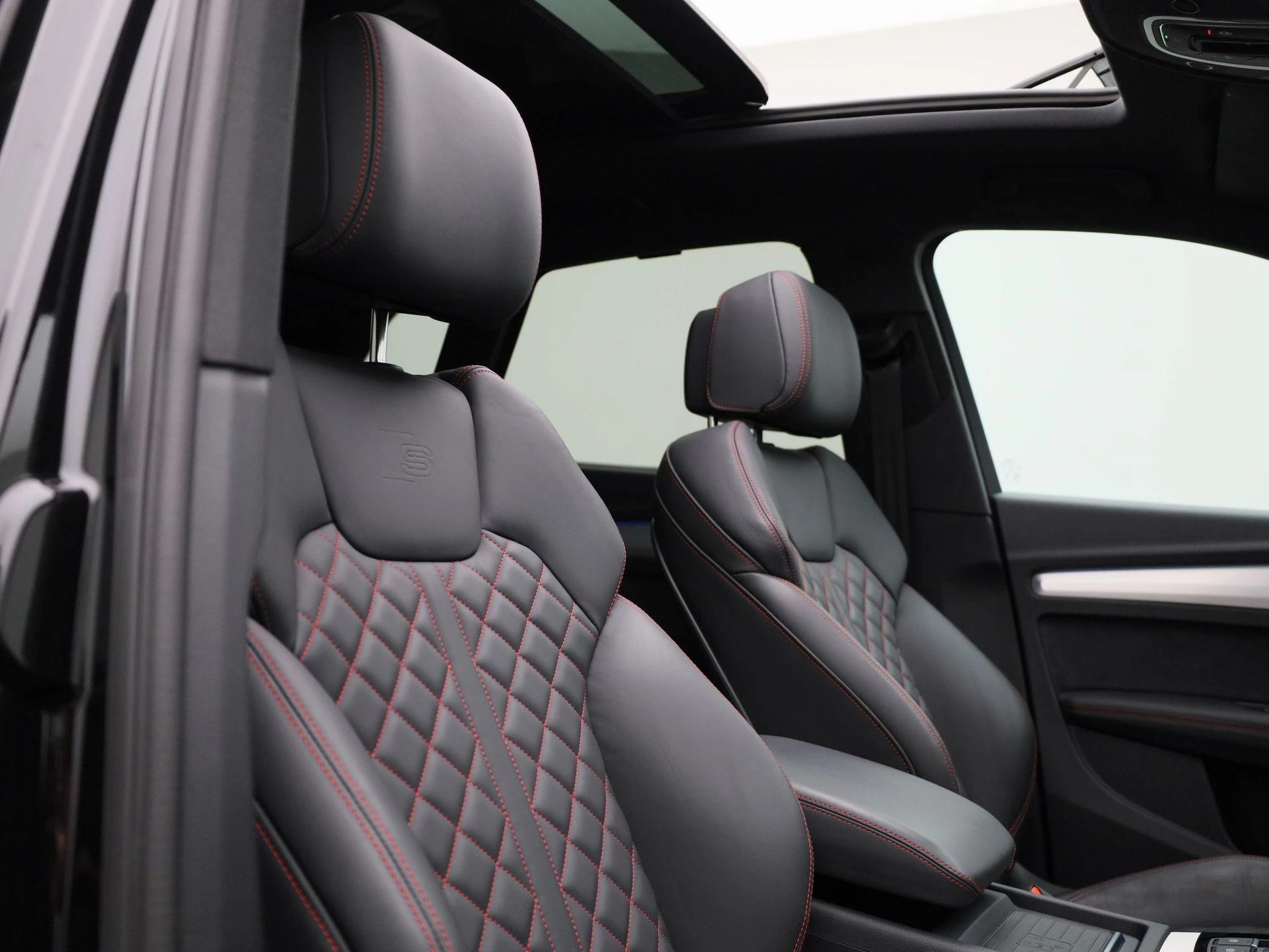 Audi Q5 50 TFSI e S edition Competition 299 PK