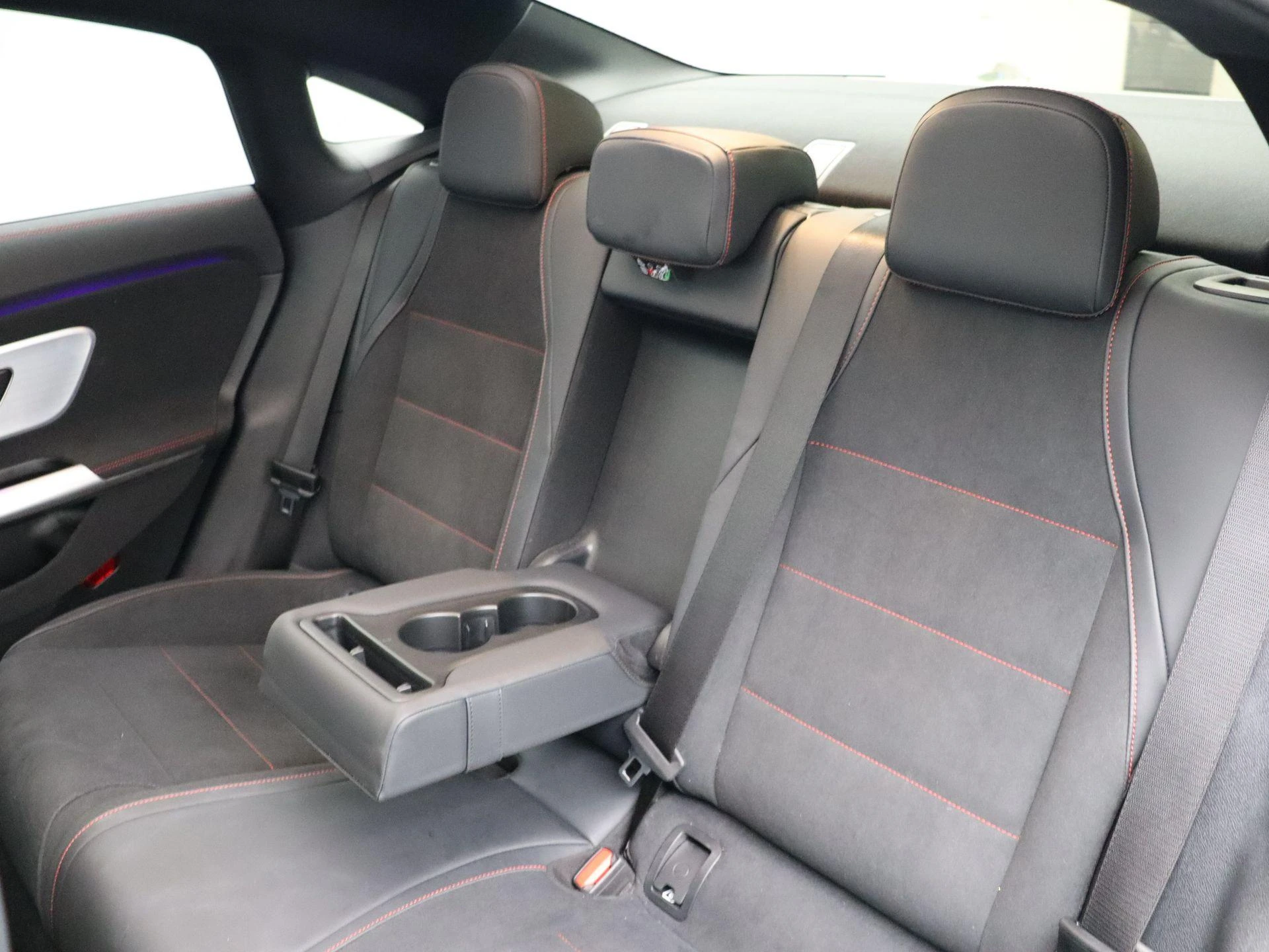 Mercedes-Benz-CLA-image-13