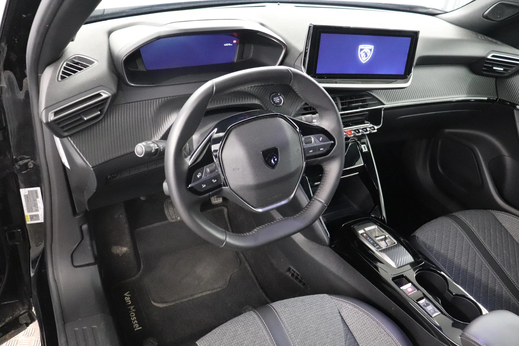 Peugeot-e-2008-image-13