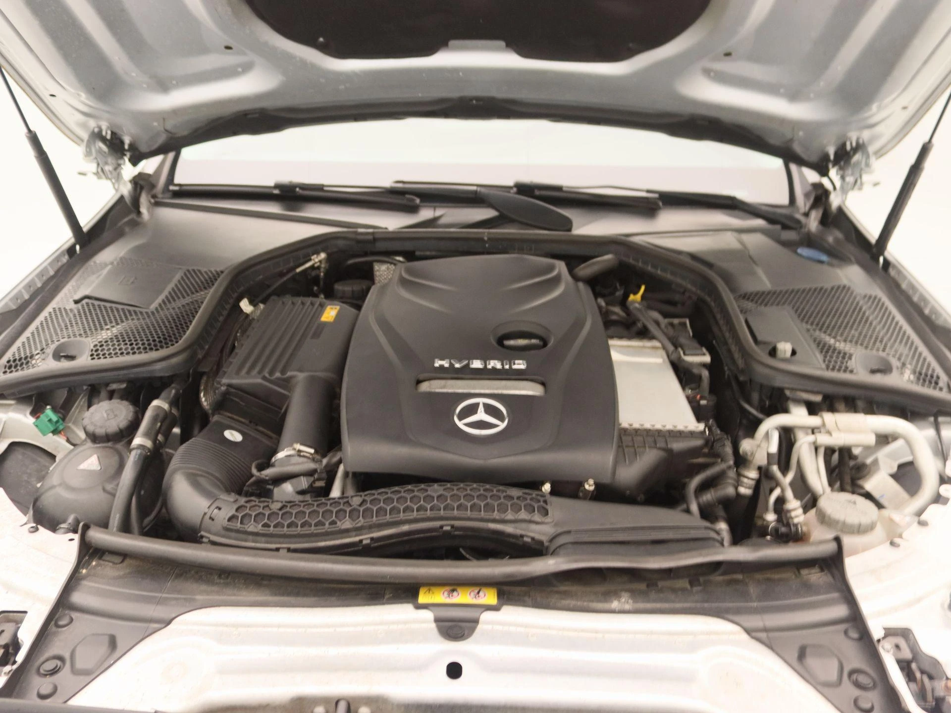 Mercedes-Benz-C-Klasse-image-25