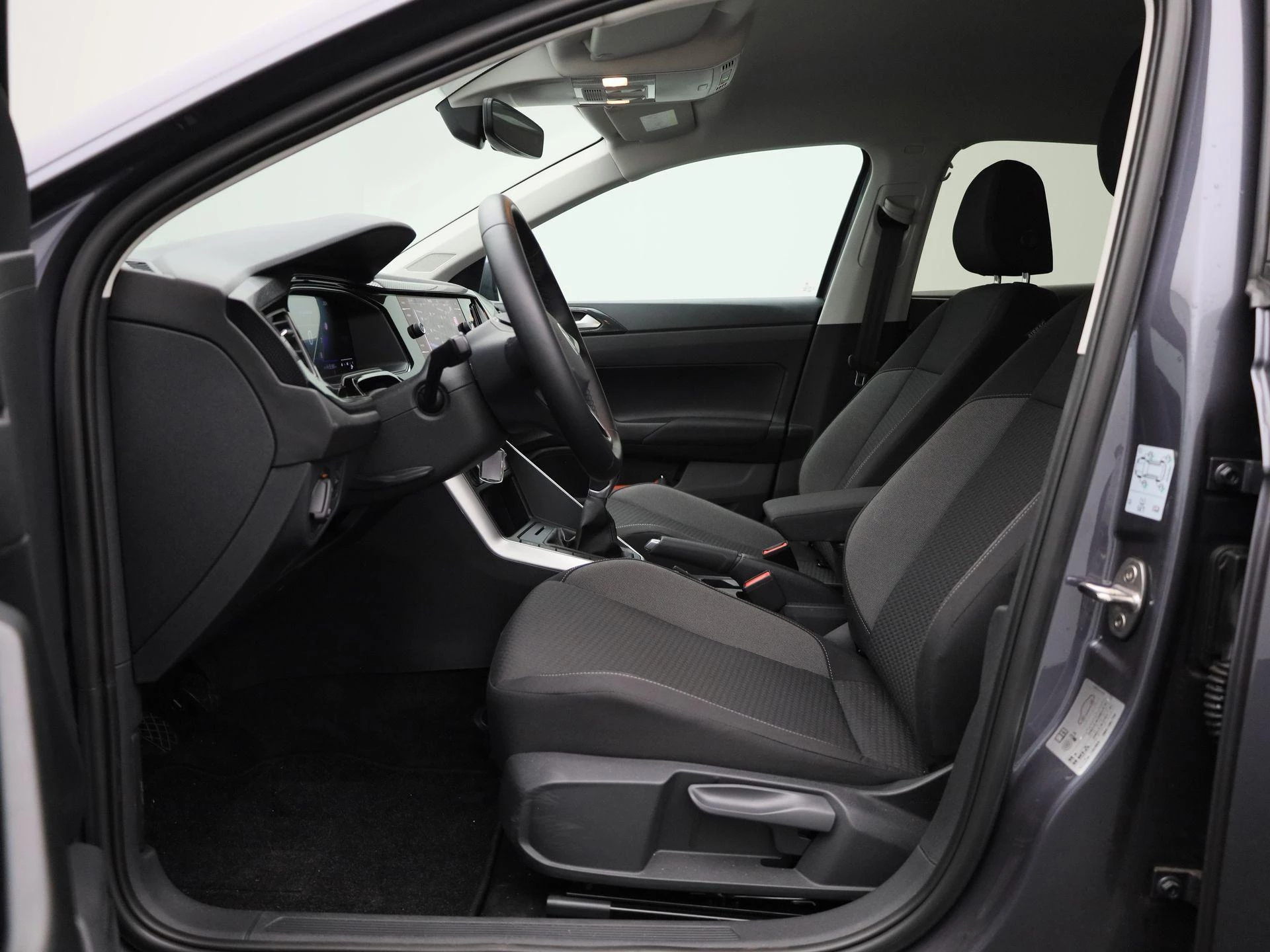 Volkswagen-Polo-image-10