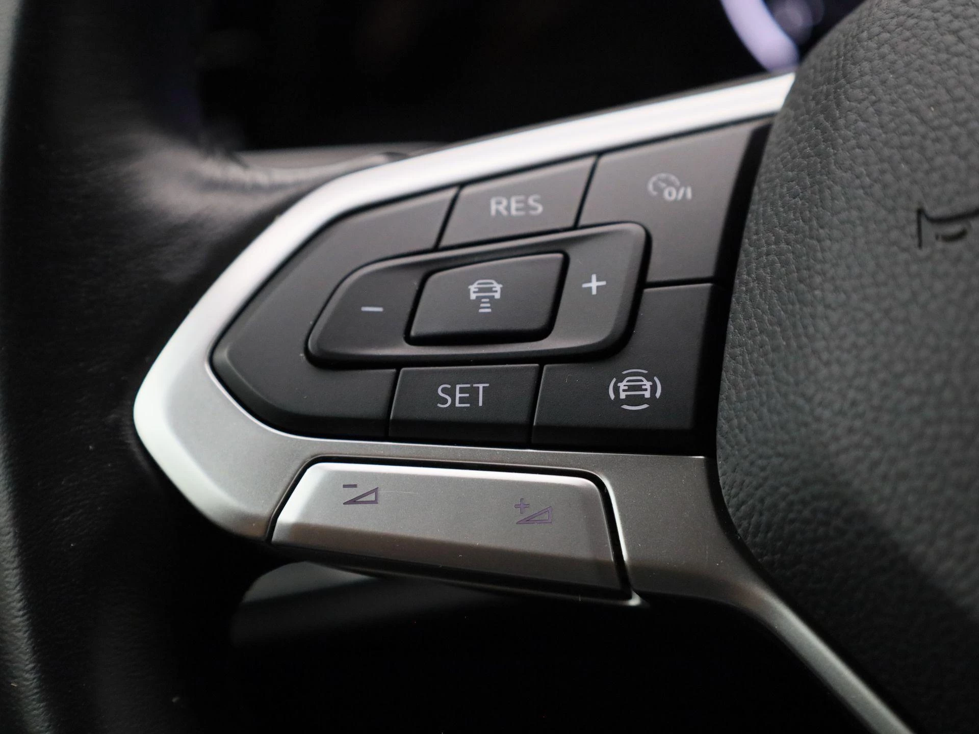 Volkswagen Golf VIII 1.5 eTSI Life DSG | Adaptive Cruise | Camera | PDC