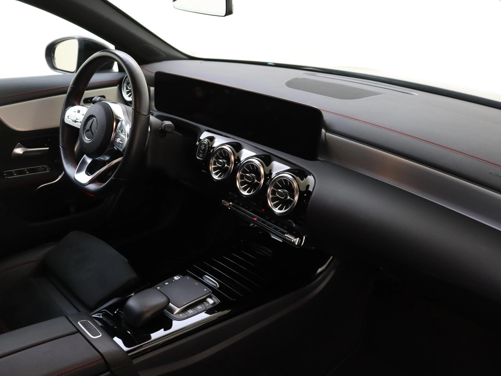 Mercedes-Benz-CLA-image-4