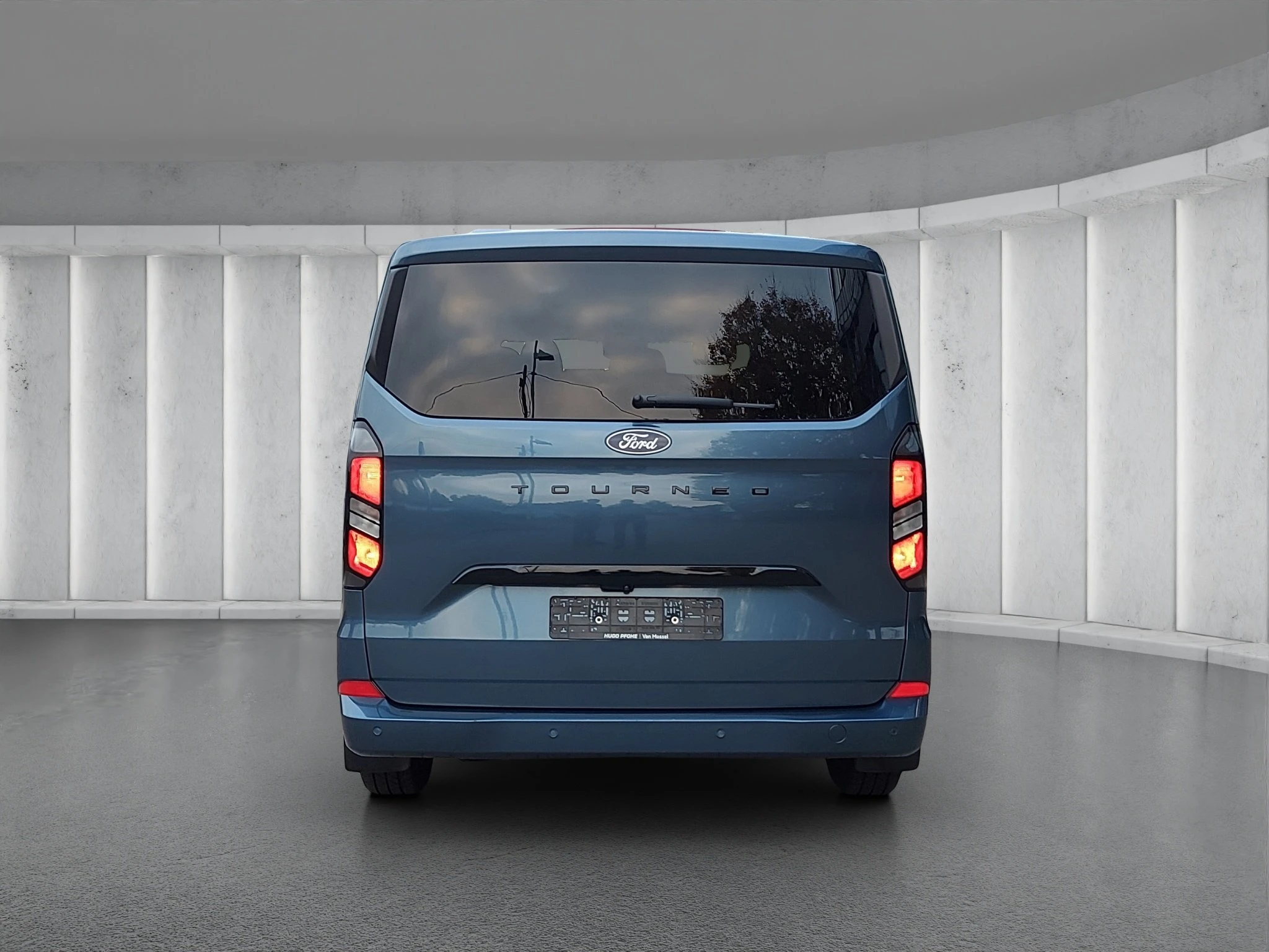 Ford-Tourneo Custom-image-3