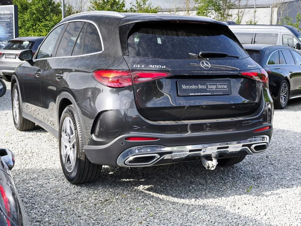 Mercedes-Benz-GLC 300 d-image-5
