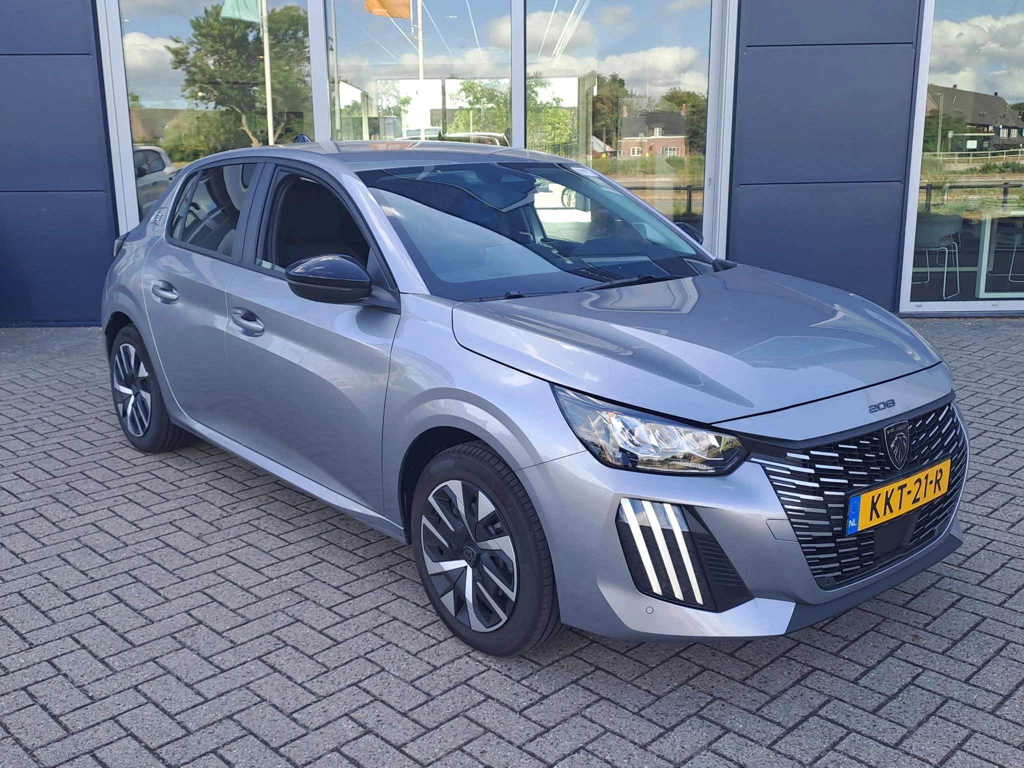 Peugeot-e-208-image-4