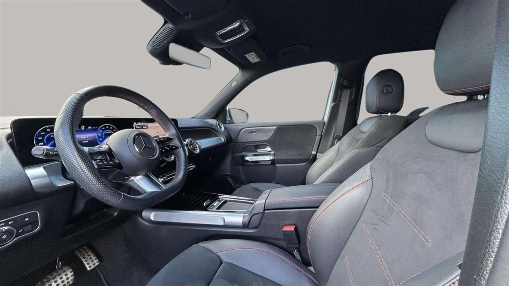 Mercedes-Benz-EQB-image-17