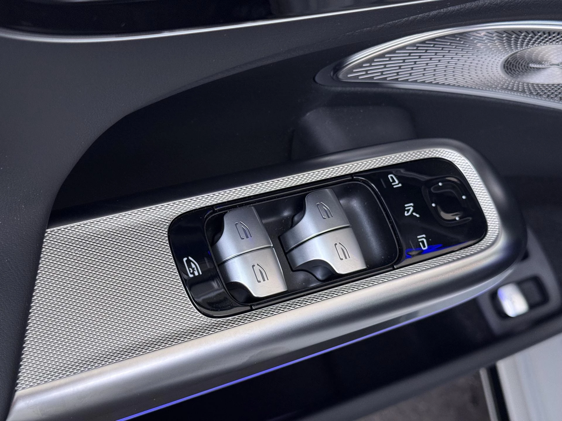 Mercedes-Benz-E-Klasse-image-25