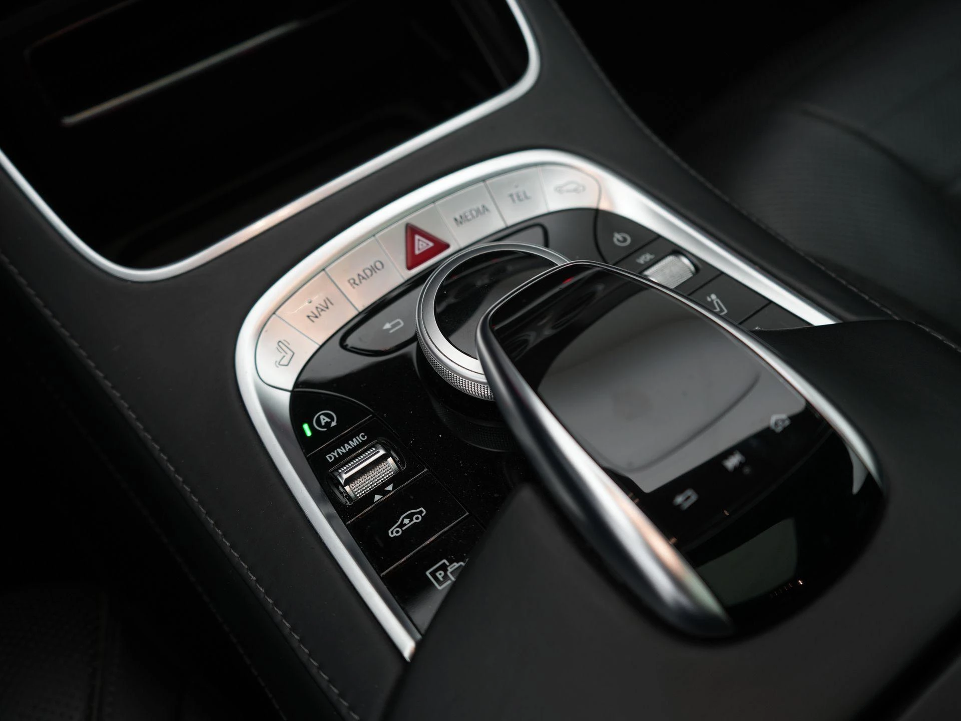 Mercedes-Benz-S-Klasse-image-25