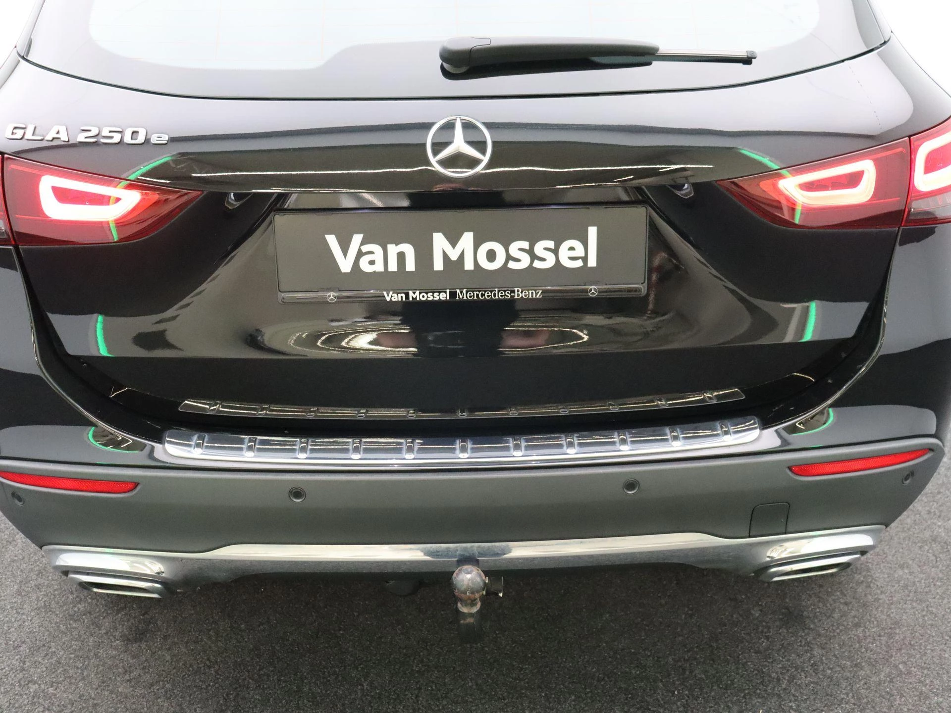 Mercedes-Benz GLA 250 e Luxury Line + LEDER + CARPLAY +