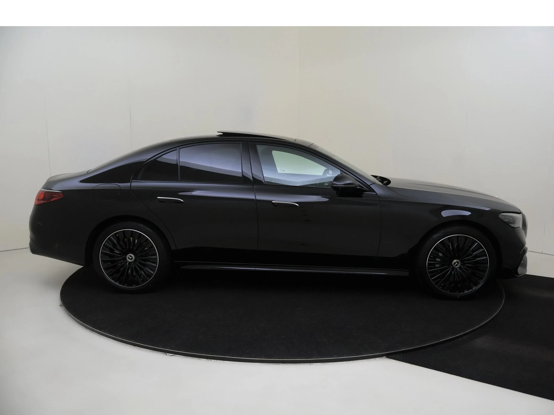 Mercedes-Benz-E-Klasse-image-7