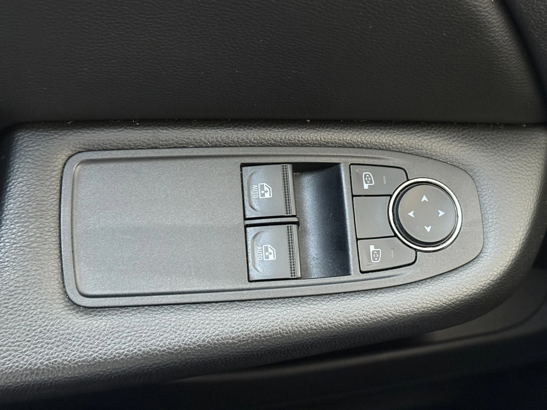 Renault-Clio-image-23