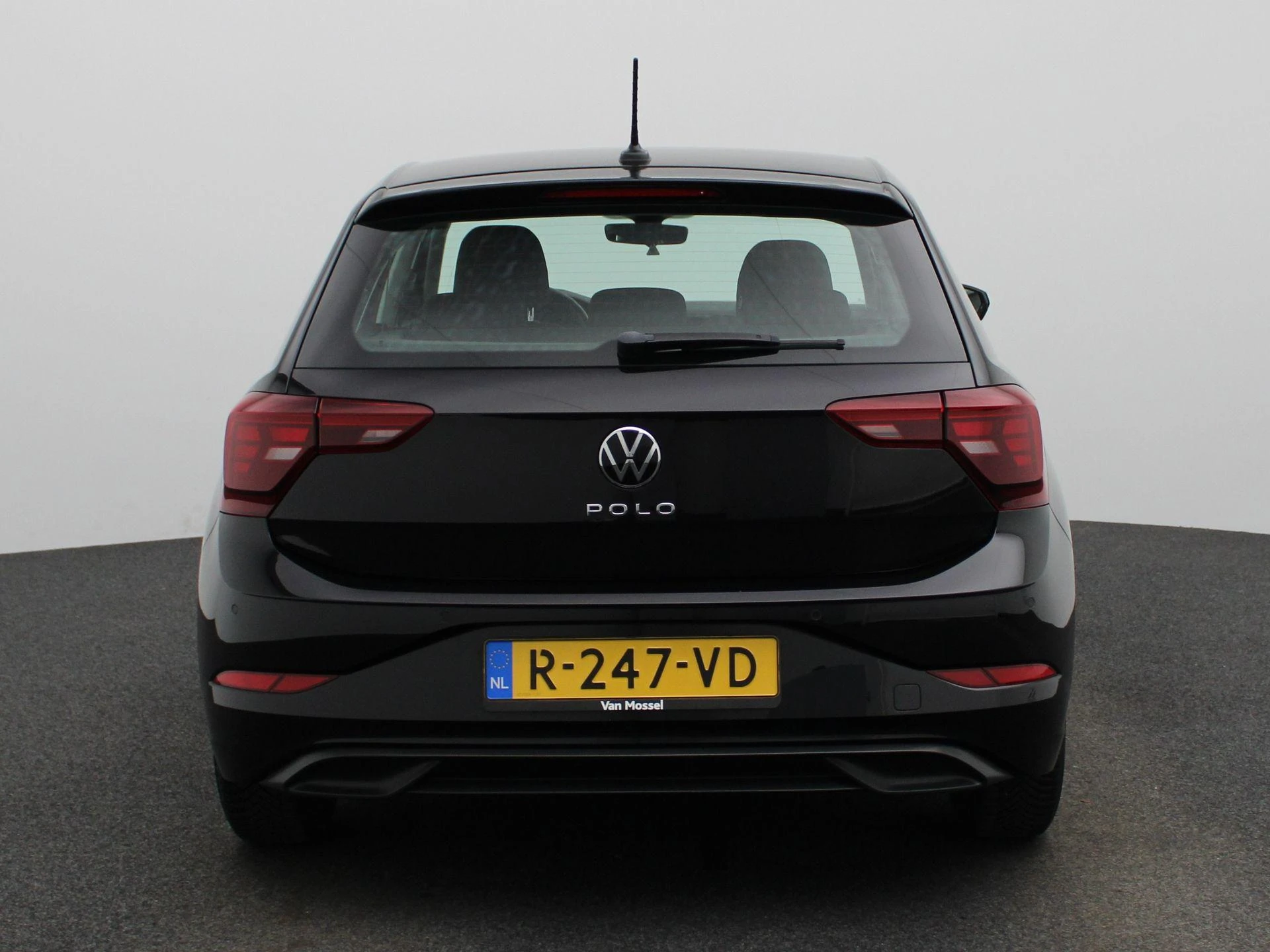 Volkswagen-Polo-image-4