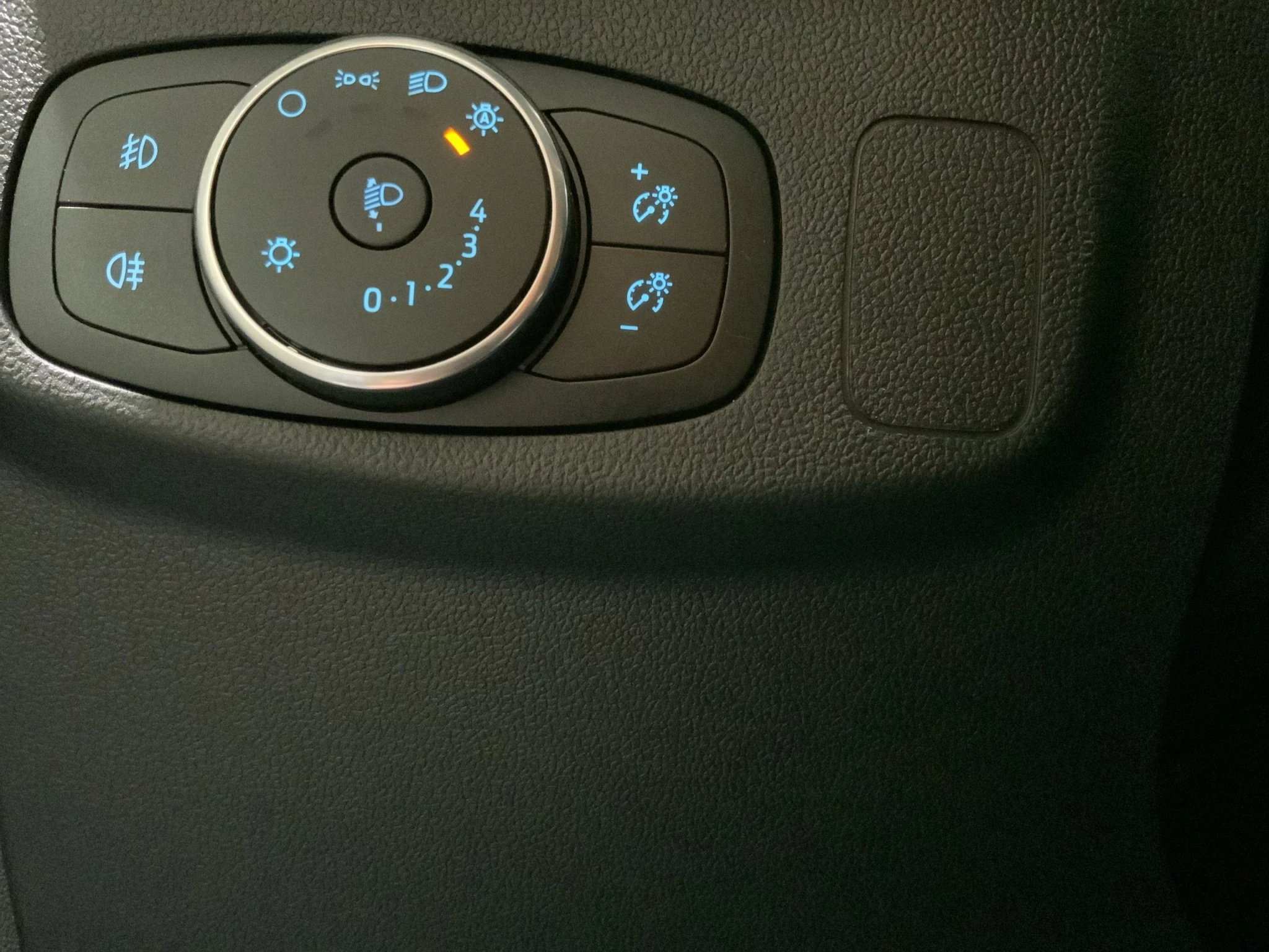 Ford Focus ST-Line X Turnier Aut.*AHK*ACC*HUD*KAM*NAVI*WINTER-PKT.