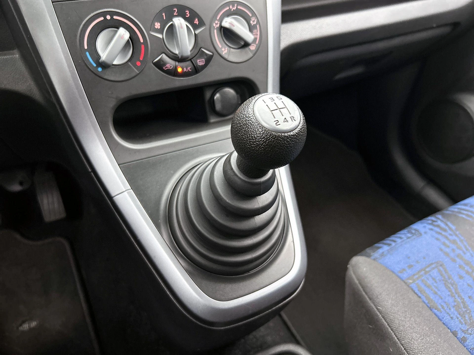 Opel-Agila-image-27