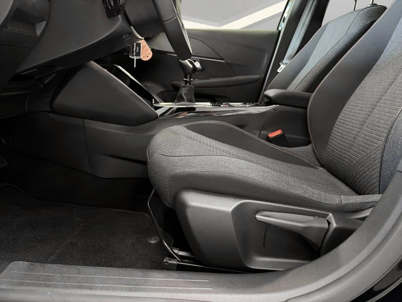 Peugeot-208-image-14