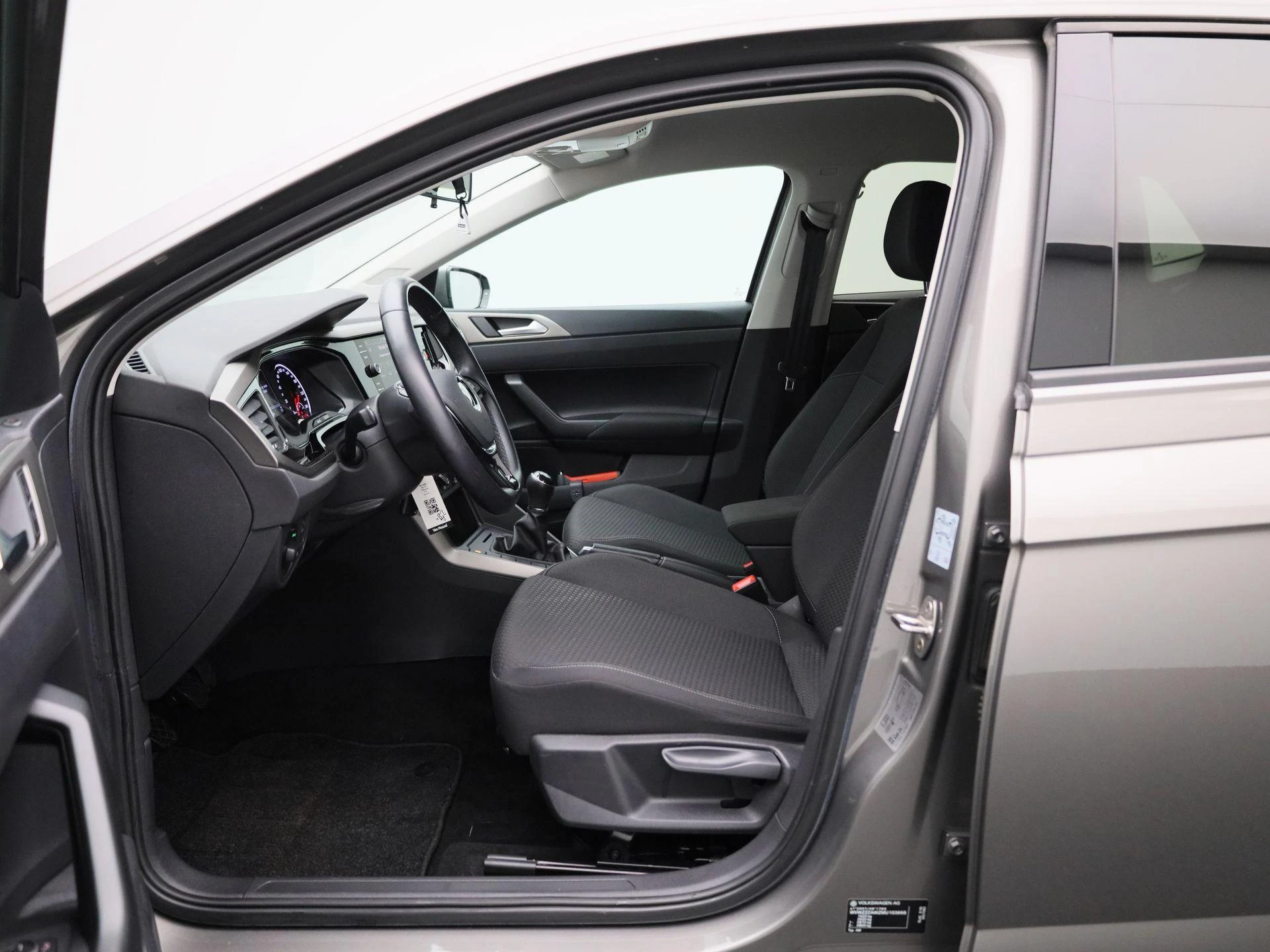 Volkswagen-Polo-image-8