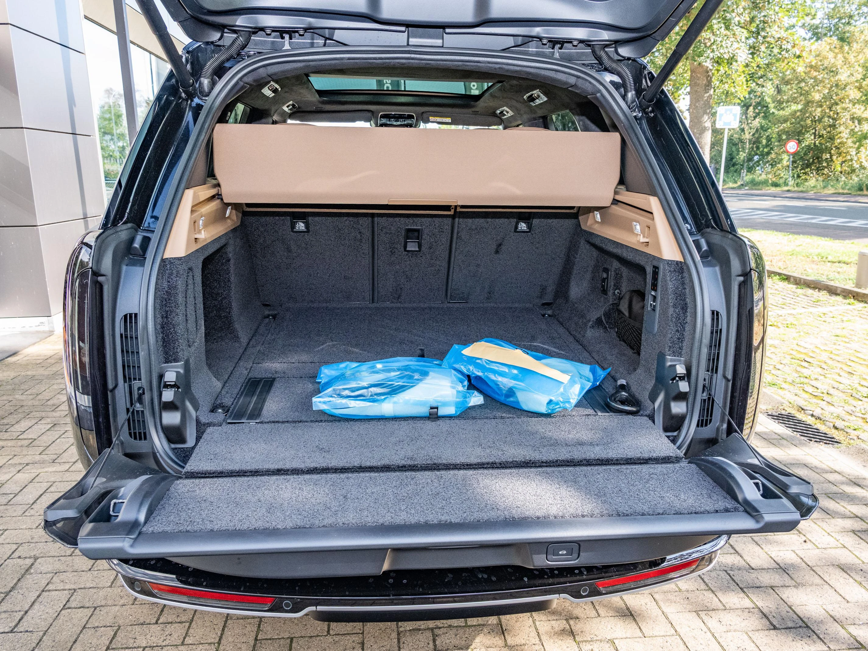 Land Rover-Range Rover-image-19