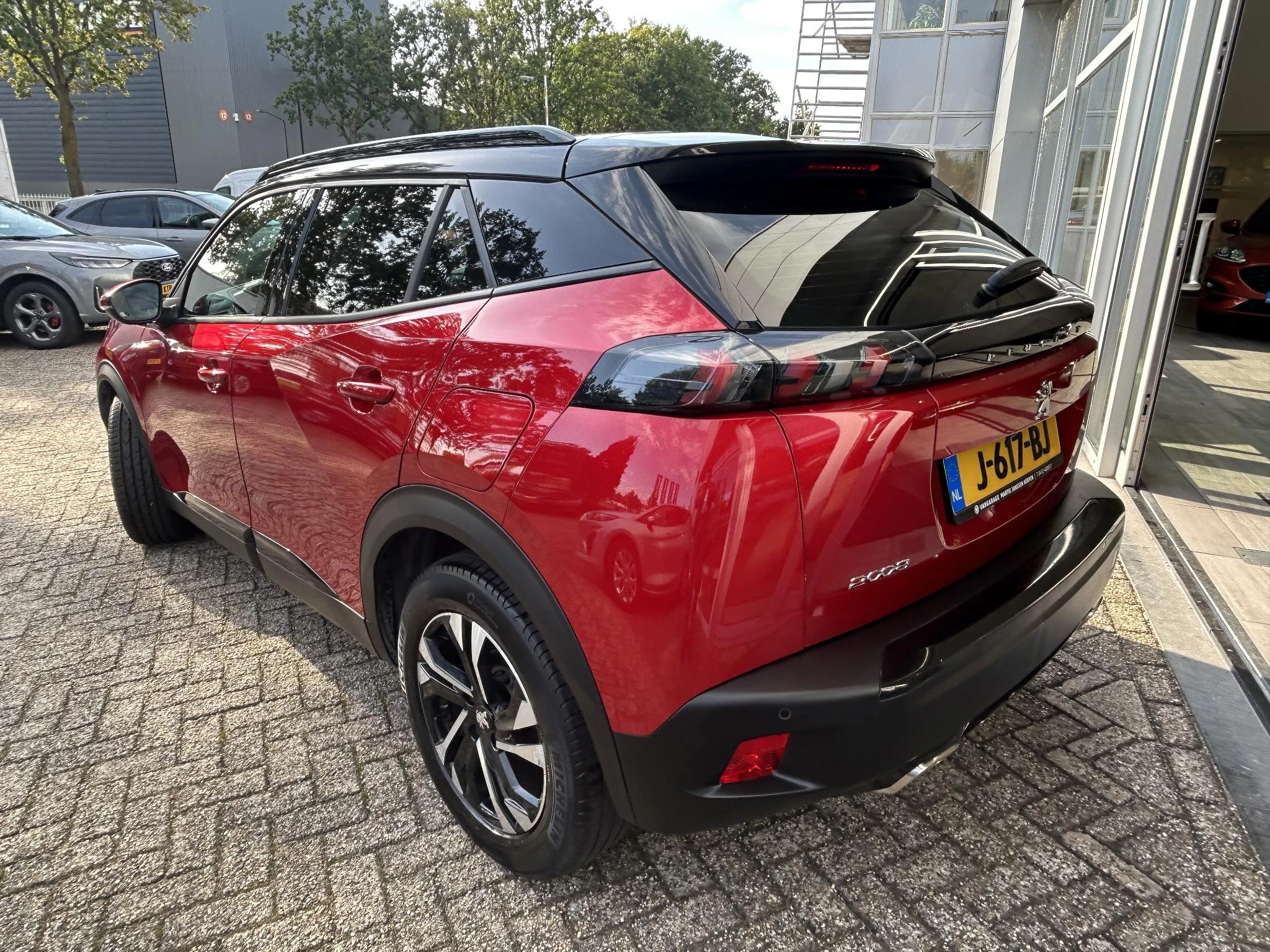 Peugeot-2008-image-2