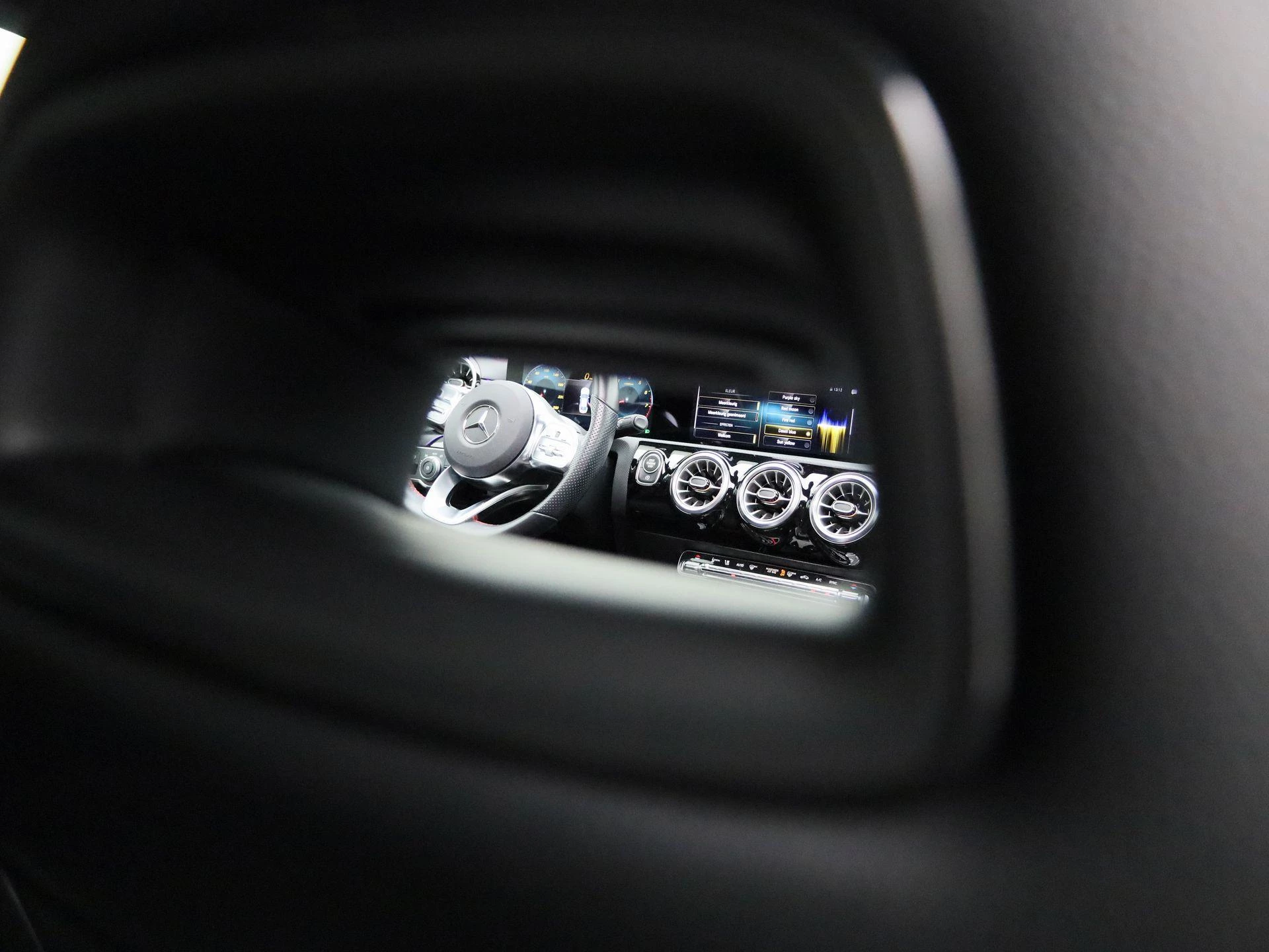 Mercedes-Benz-CLA-image-48