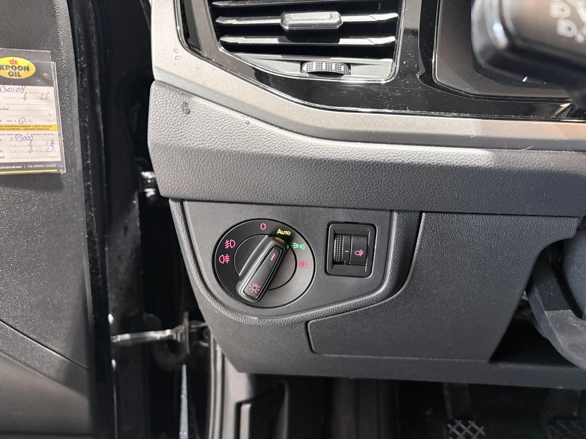 Volkswagen-Polo-image-11